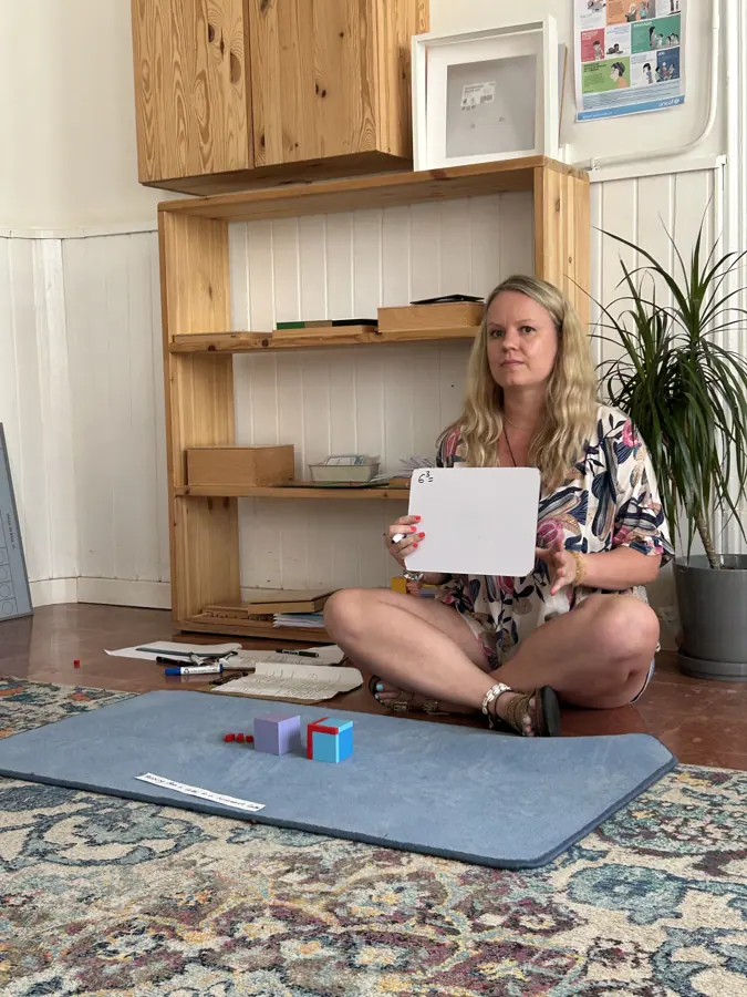 a guide presenting a material seated on a floor mat